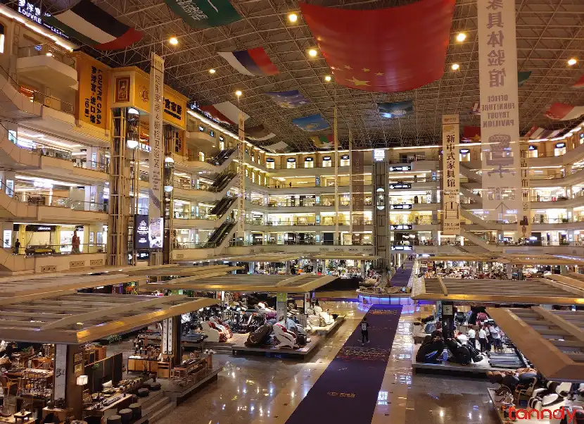 Louvre Furniture Mall di Foshan