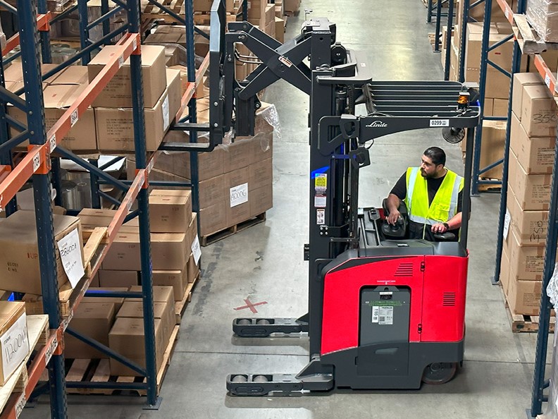 Reach truck