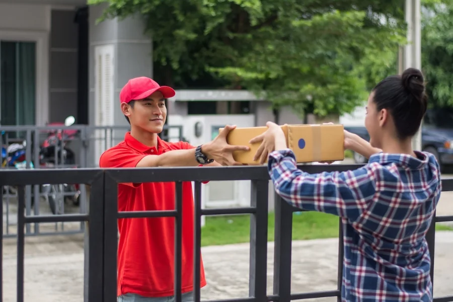 Kenapa Bisnis Skala Rumahan Lebih Diuntungkan Pakai Pengiriman Door to Door?